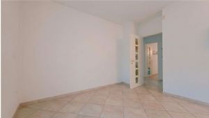 VILLA CON PISCINA E CAMPO DA TENNIS A POCHI MINUTI DA ASTI