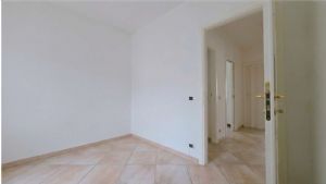 VILLA CON PISCINA E CAMPO DA TENNIS A POCHI MINUTI DA ASTI