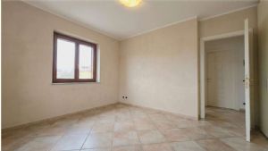 VILLA CON PISCINA E CAMPO DA TENNIS A POCHI MINUTI DA ASTI