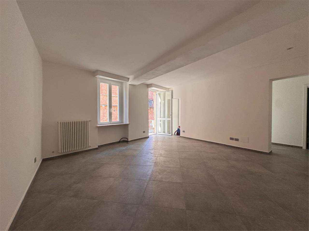 ZONA PEDONALE ALLOGGIO FINEMENTE RISTRUTTURATO