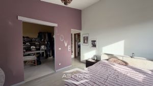 Casa indipendente con capannone industriale e magazzino