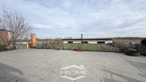 Casa indipendente con capannone industriale e magazzino