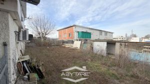 Casa indipendente con capannone industriale e magazzino