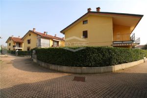 BEINASCO CENTRO IN VENDITA TRILOCALE SU DUE LIVELLI