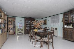 VILLA A SCHIERA CON GIARDINO E BOX