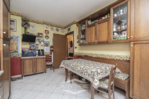 VILLA A SCHIERA CON GIARDINO E BOX