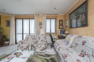 VILLA A SCHIERA CON GIARDINO E BOX