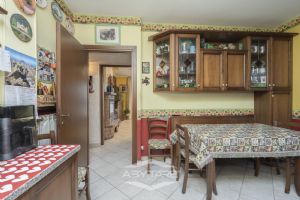 VILLA A SCHIERA CON GIARDINO E BOX