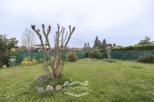 VILLA A SCHIERA CON GIARDINO E BOX
