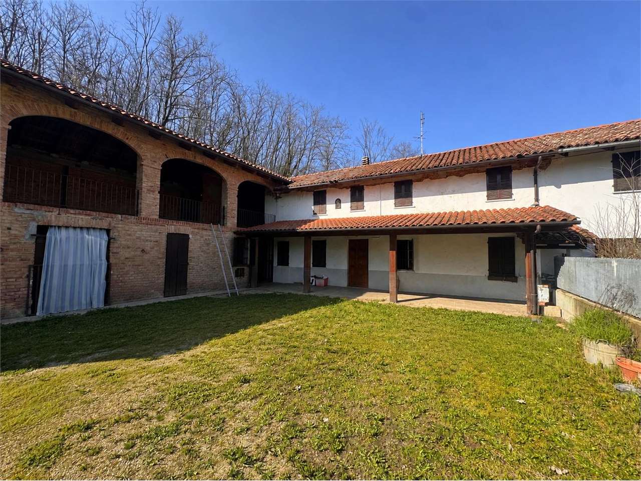 CASCINA PANORAMICA IN VIATOSTO