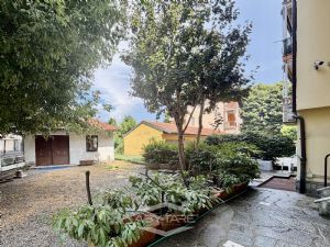 2 locali vendita Moncalieri Strada Genova