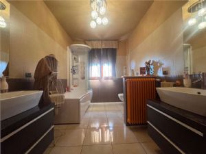 STRADA  SESIA ALLOGGIO BILIVELLO CON BOX