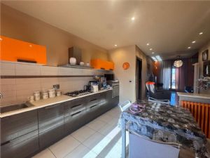 STRADA  SESIA ALLOGGIO BILIVELLO CON BOX