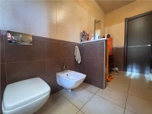 STRADA  SESIA ALLOGGIO BILIVELLO CON BOX