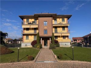 STRADA  SESIA ALLOGGIO BILIVELLO CON BOX