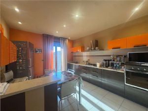 STRADA  SESIA ALLOGGIO BILIVELLO CON BOX