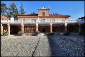 DIMORA STORICA RISTRUTTURATA CON PARCO E TERRAZZO