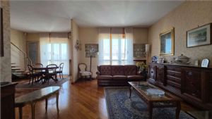 NORD ULTIMO PIANO CON MANSARDA ABITABILE E RISCALDAMENTO AUTONOMO