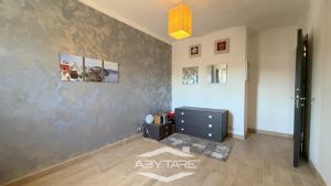 Appartamento trilocale in piccolo contesto , con box auto