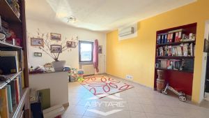 Appartamento trilocale in piccolo contesto , con box auto