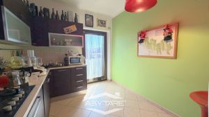 Appartamento trilocale in piccolo contesto , con box auto