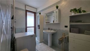 BILOCALE MODERNO CON BOX AUTO