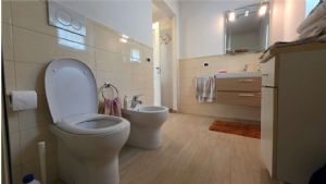 Cascina pronta da vivere in zona tranquilla