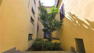 Appartamento unico con giardino pensile privato al piano