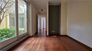 Appartamento unico con giardino pensile privato al piano