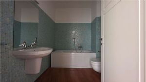 Appartamento unico con giardino pensile privato al piano