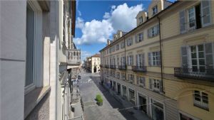 Appartamento unico con giardino pensile privato al piano