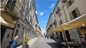 Appartamento unico con giardino pensile privato al piano