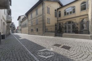 2 locali vendita Moncalieri libero subito Via Alfieri 7