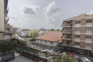 2 locali vendita Moncalieri libero subito Via Alfieri 7