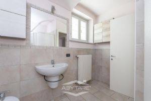 2 locali vendita Moncalieri libero subito Via Alfieri 7