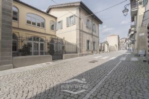 2 locali vendita Moncalieri libero subito Via Alfieri 7