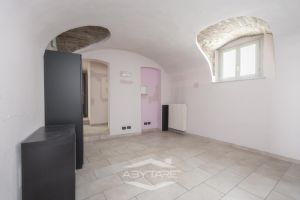 2 locali vendita Moncalieri libero subito Via Alfieri 7