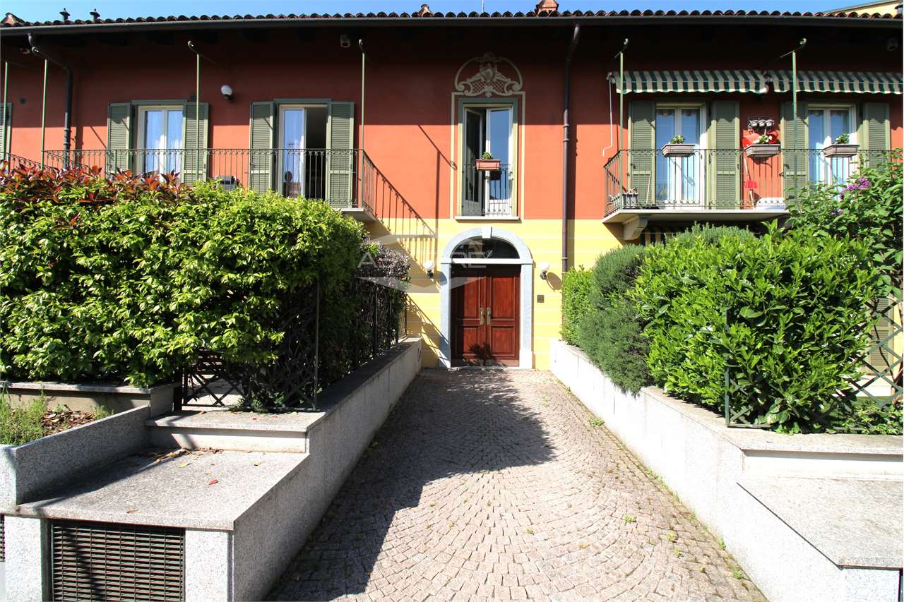 BEINASCO IN VENDITA APPARTAMENTO SU DUE LIVELLI CON GIARDINO