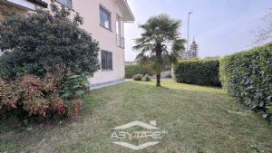 Casa indipendente su 3 lati, con giardino e autorimessa doppia