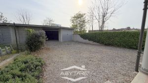 Casa indipendente su 3 lati, con giardino e autorimessa doppia