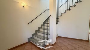 Casa indipendente su 3 lati, con giardino e autorimessa doppia