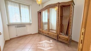 Casa indipendente su 3 lati, con giardino e autorimessa doppia