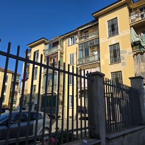 Via Lauro Rossi n° 36/17