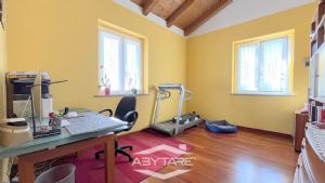 Casa indipendente con giardino e box auto doppio