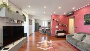 Casa indipendente con giardino e box auto doppio