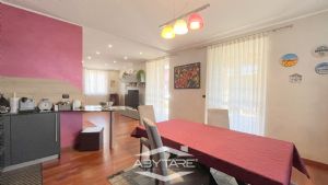 Casa indipendente con giardino e box auto doppio