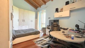 Casa indipendente con giardino e box auto doppio