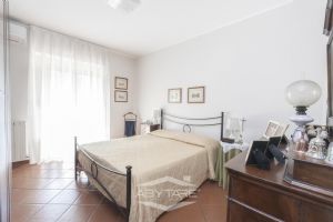 5 locali con riscaldamento autonomo e box auto