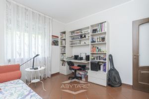 5 locali con riscaldamento autonomo e box auto
