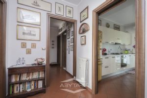 5 locali con riscaldamento autonomo e box auto